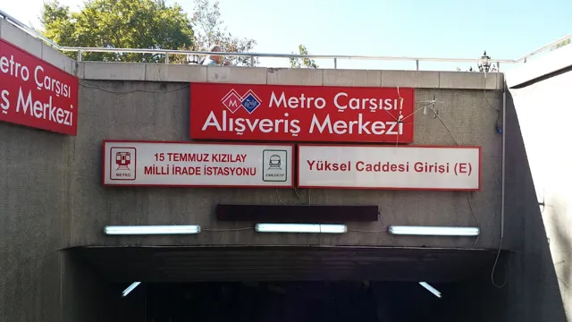 Kızılay Metro Yüksel Girişi