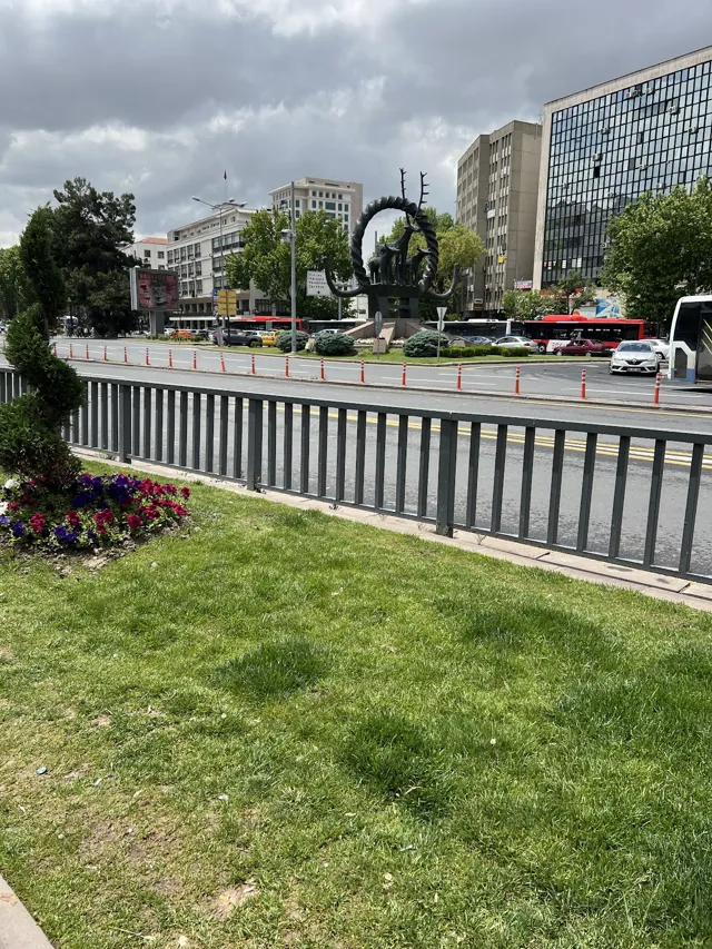 Sıhhiye Metro Abdi İpekçi Parkı Girişi